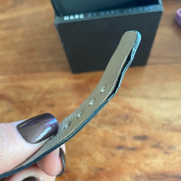 MARC by Marc Jacobs Black/Gold Leather Watch - Picture 5 of 5